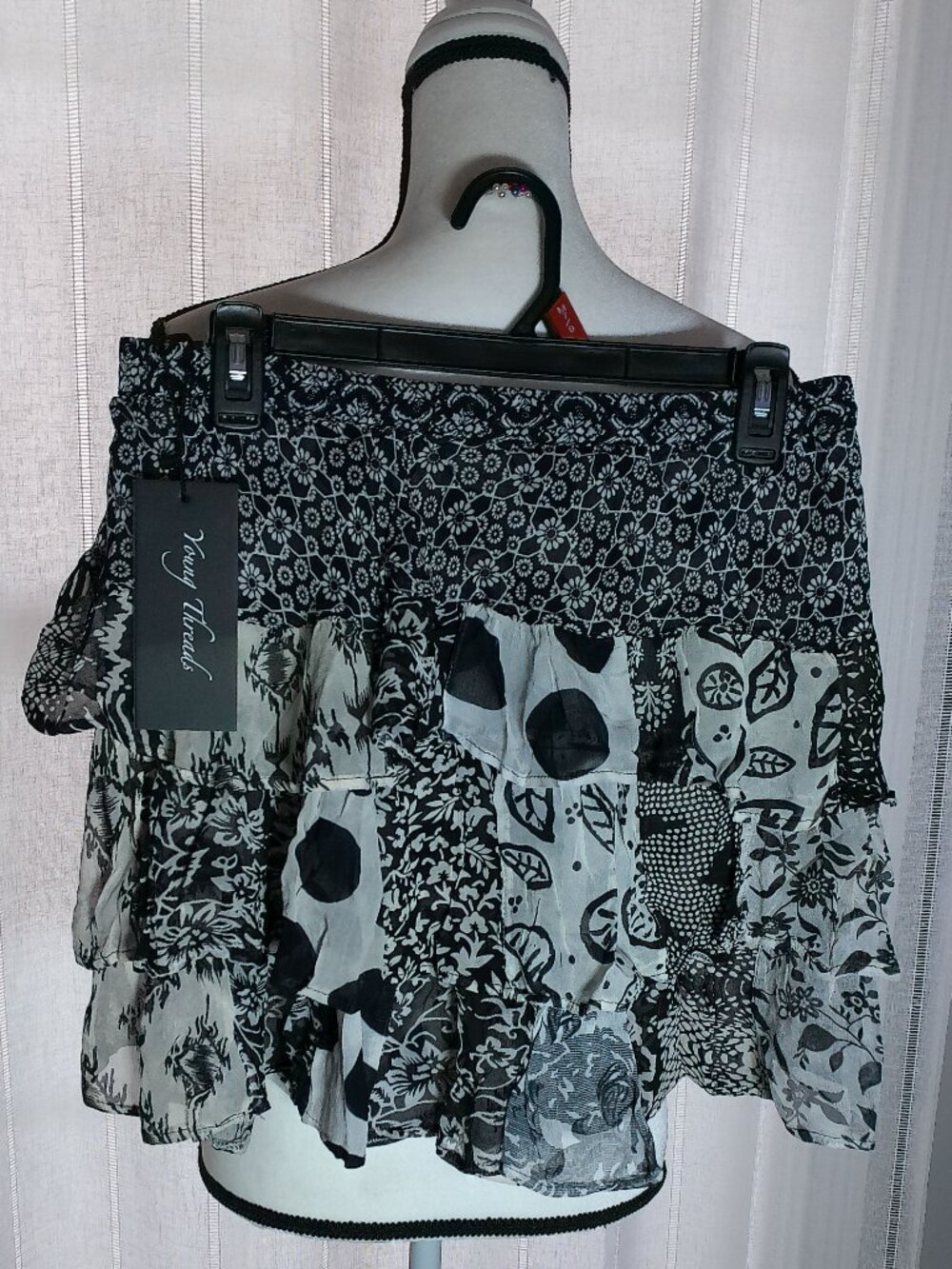 YOUNG THREADS NWT Pull-On Elastic Waist Black/Gray Floral & Dots Tiered Skirt XL